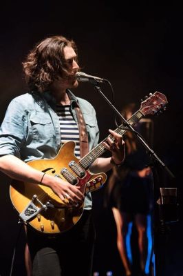 what guitar does hozier play? In this intricate exploration of the musical landscape, we delve into the enigmatic world of Hozier's instrument of choice, uncovering its significance not only within his performances but also in the broader context of contemporary music.